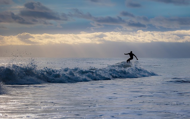 Ruta en autocaravana por las mejores playas para hacer surf