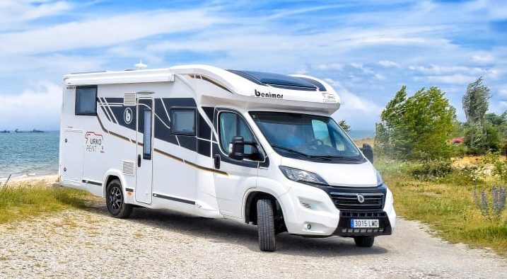 Alquiler de autocaravanas perfiladas con camas gemelas